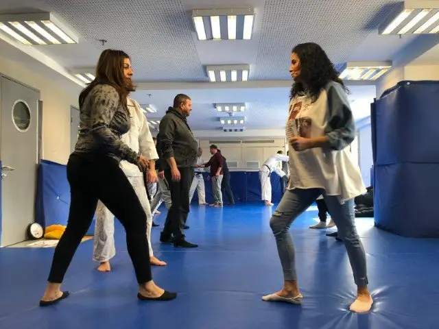 מנהלות מתרגלות בסדנת מנהלים