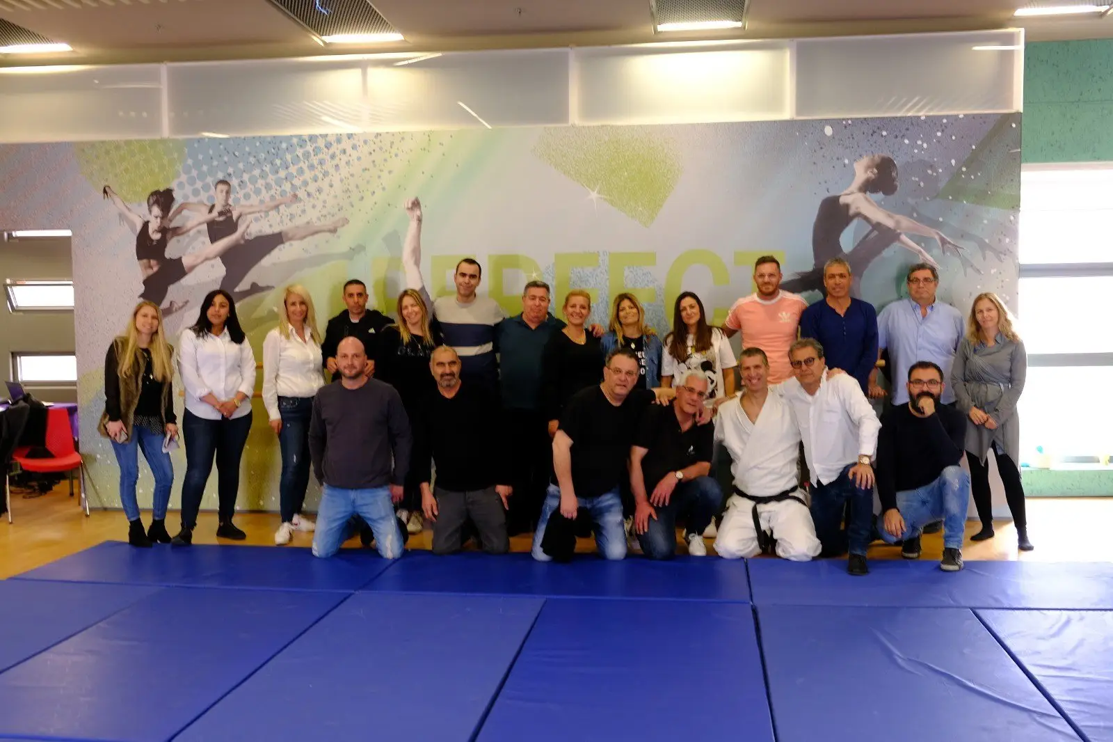 תמונת סיום בסדנת אייקידו למנהלים